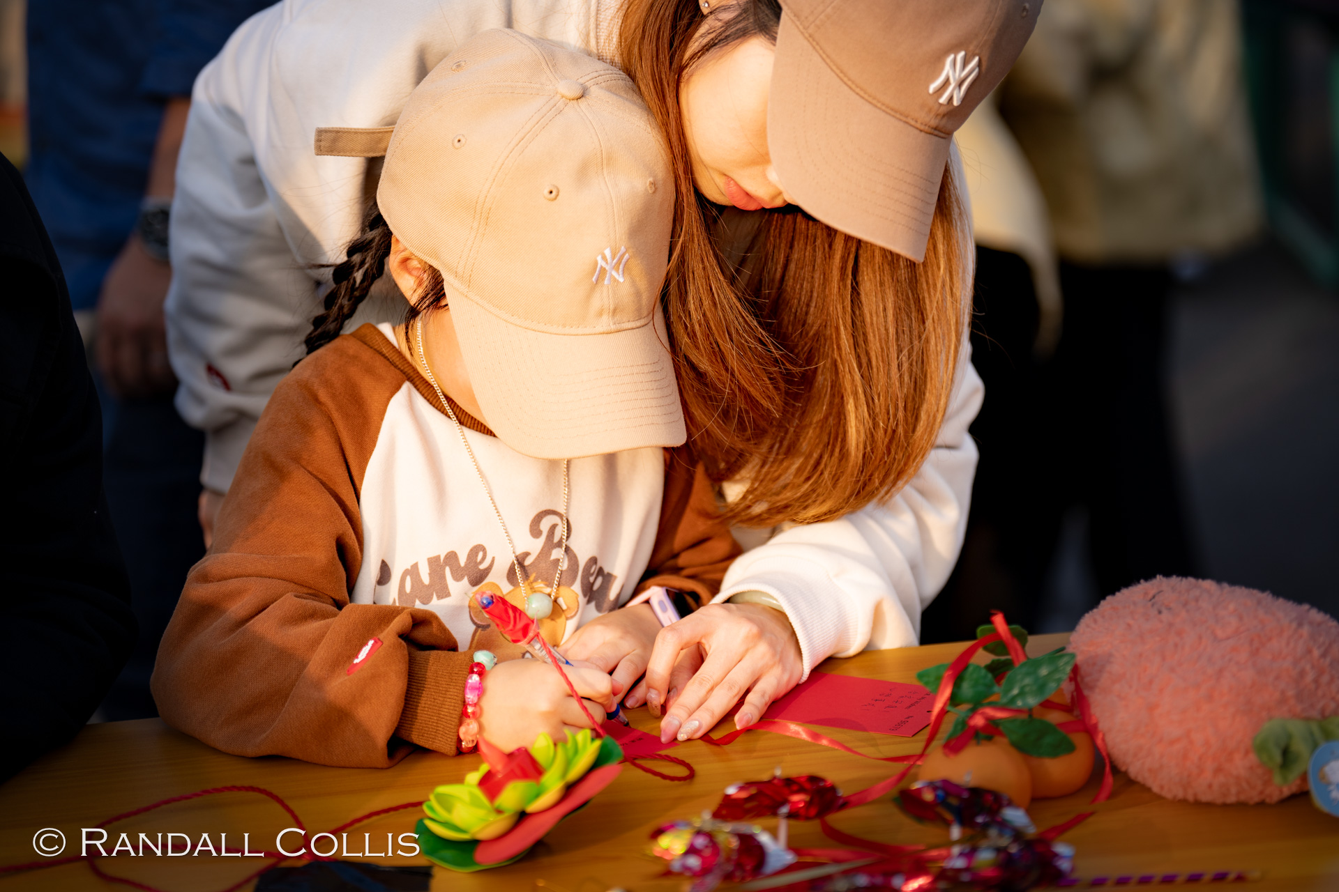 Lam Tsuen Well-wishing festival - Child and Mom Writing out Wishes