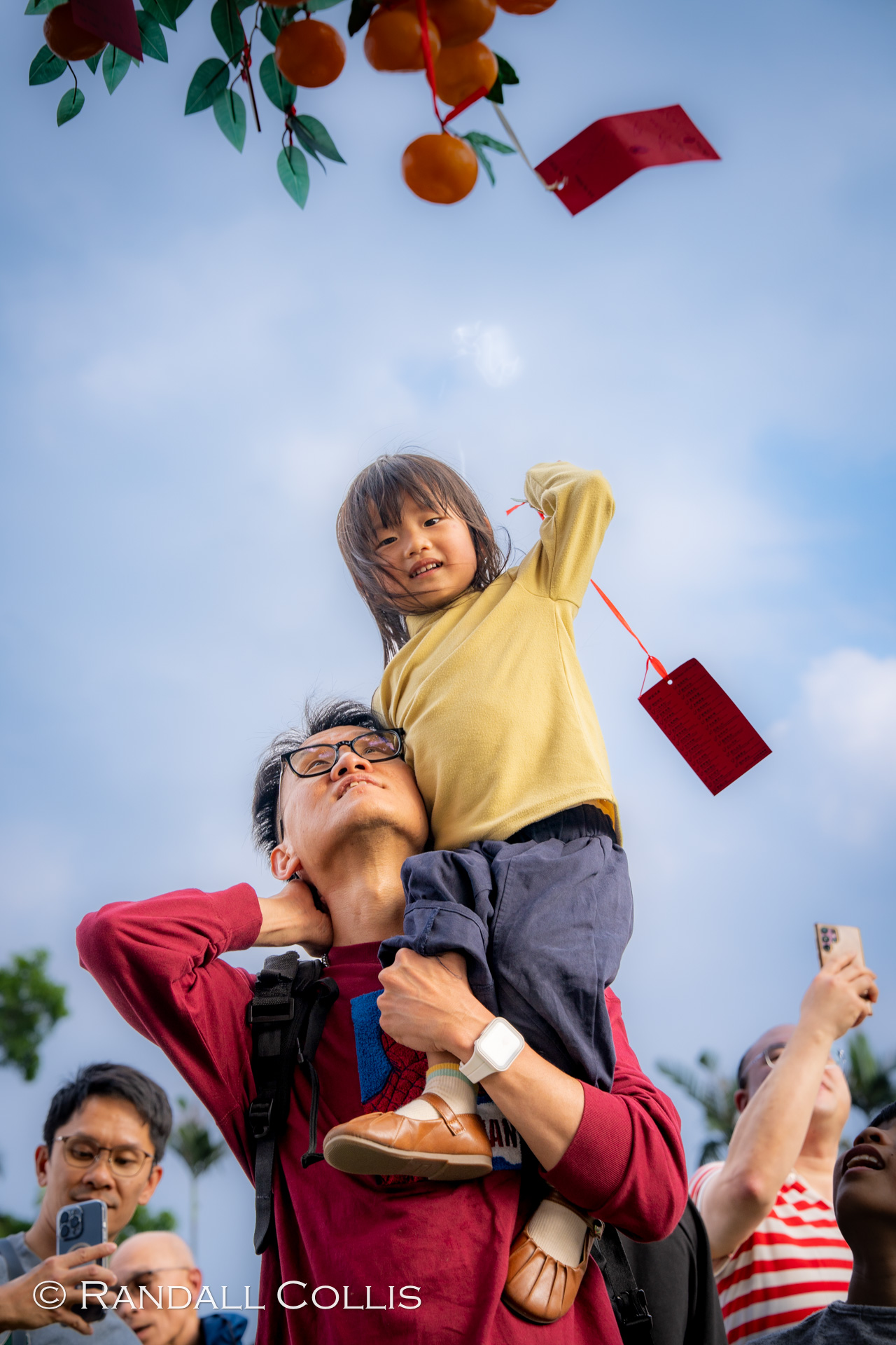 Father and Daughter Throwing the Wish Lam Tsuen Well-wishing festival